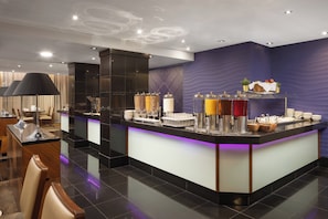 Daily buffet breakfast (GBP 18.95 per person)