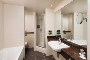 Eco-friendly toiletries, hair dryer, towels - Crowne Plaza London Ealing by IHG (London)