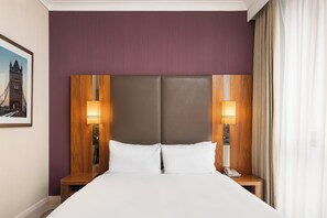 Minibar, in-room safe, desk, blackout curtains - Crowne Plaza London Ealing by IHG (London)