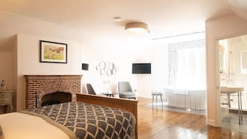 غرفة سوبيريور - سرير ملكي - لغير المدخنين | بديكورات فريدة لكل غرفة ومكتب ومكواة/لوح كي وسرير سفر