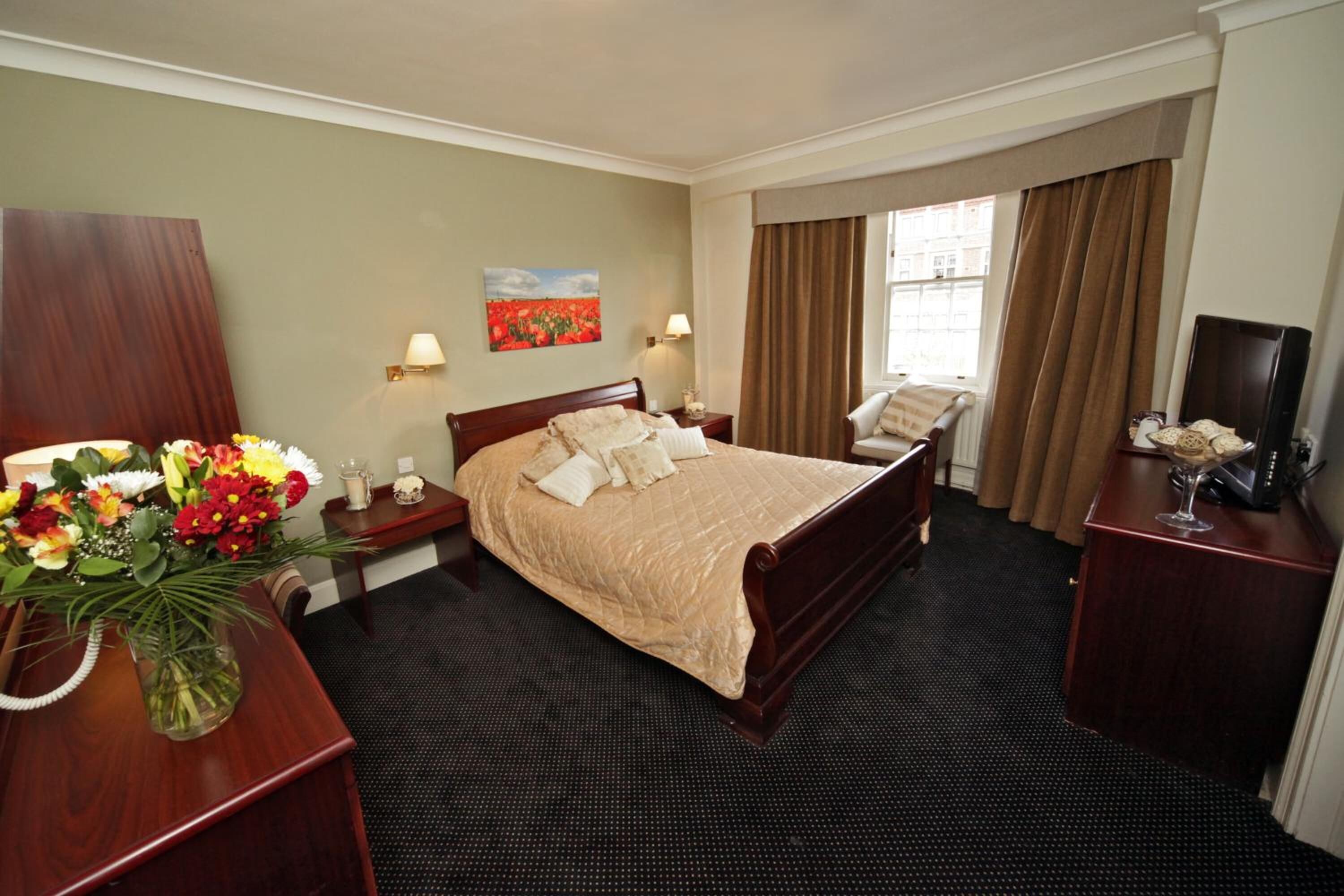 desk, blackout curtains, iron/ironing board, free wifi