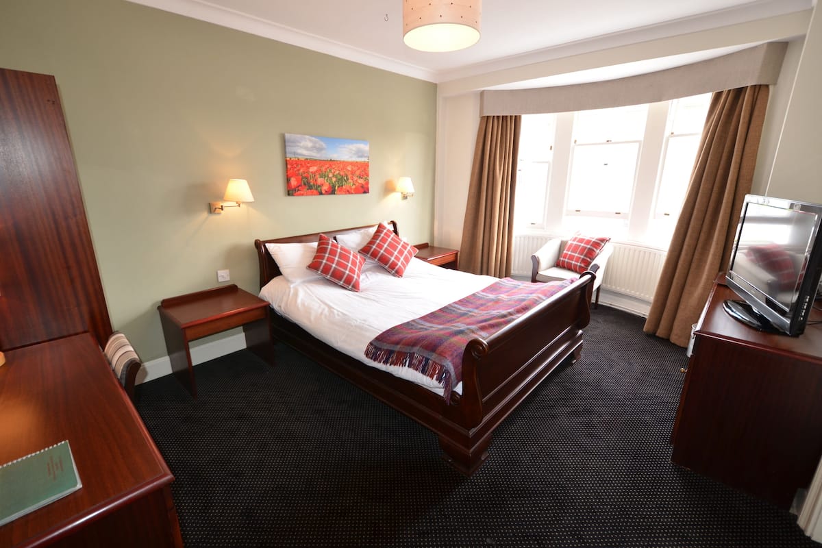 Double Room | Desk, blackout drapes, iron/ironing board, free WiFi