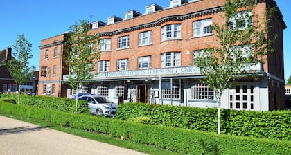 The Broadway Hotel