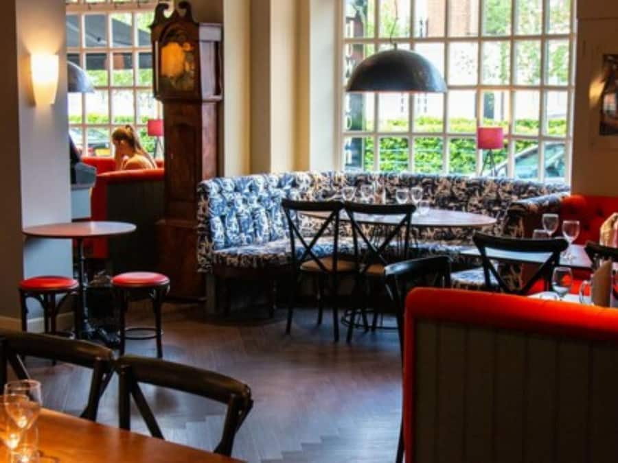 Lunch and dinner served, British cuisine