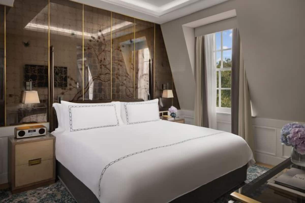 In-room safe, desk, laptop workspace, blackout drapes