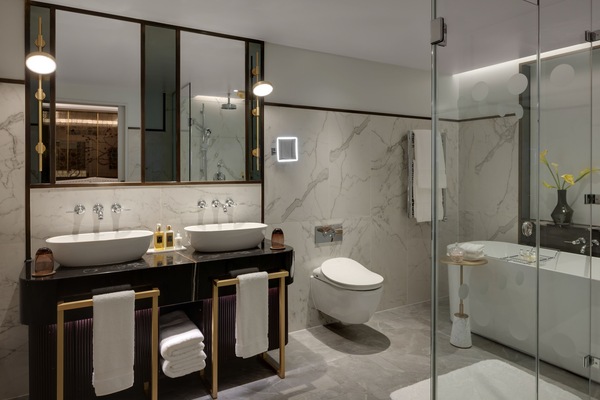 Family Suite (Biltmore) | Bathroom | Designer toiletries, hair dryer, bathrobes, slippers