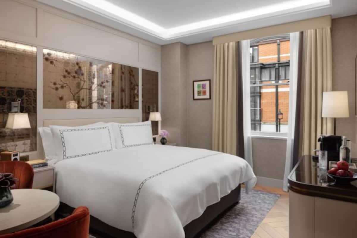 In-room safe, desk, laptop workspace, blackout drapes