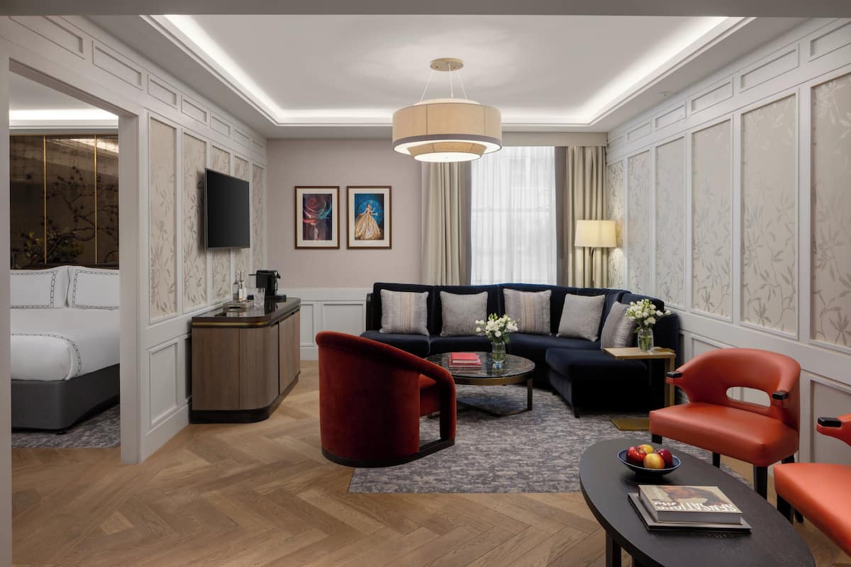 Family Suite (Biltmore) | In-room safe, desk, laptop workspace, blackout drapes