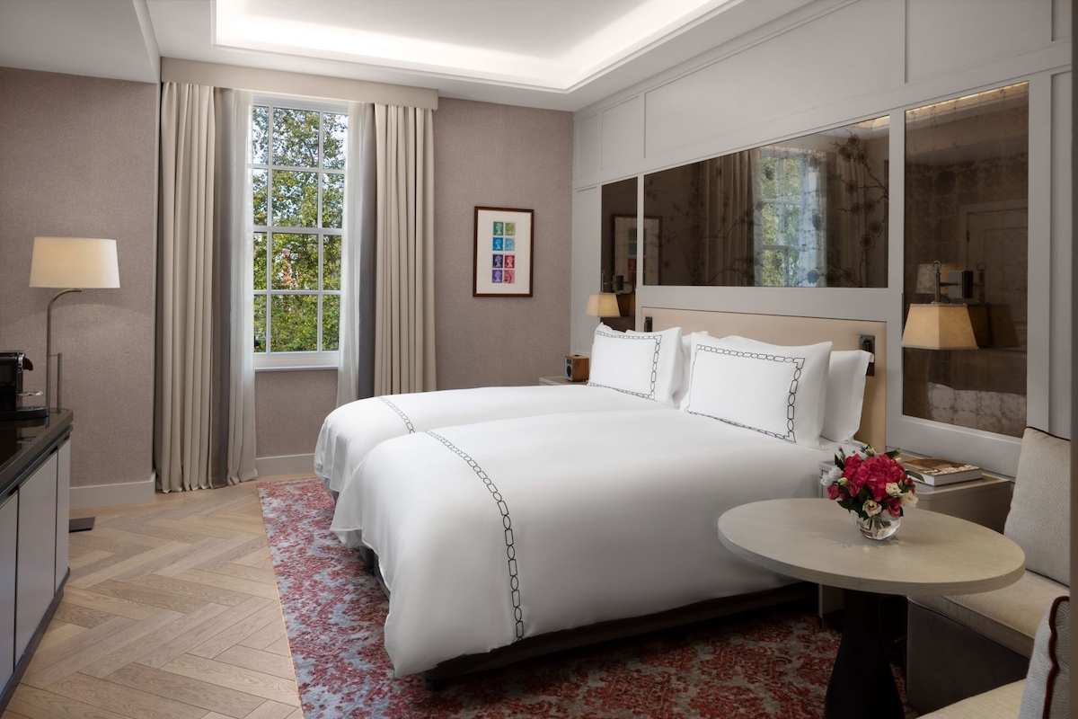 In-room safe, desk, laptop workspace, blackout drapes