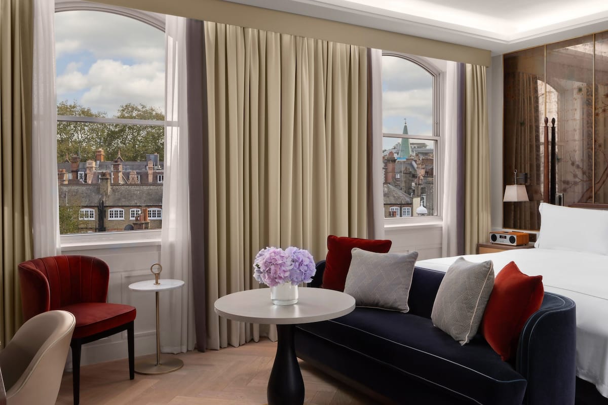 Suite, 1 habitación (Biltmore) | Caja de seguridad en la habitación y escritorio