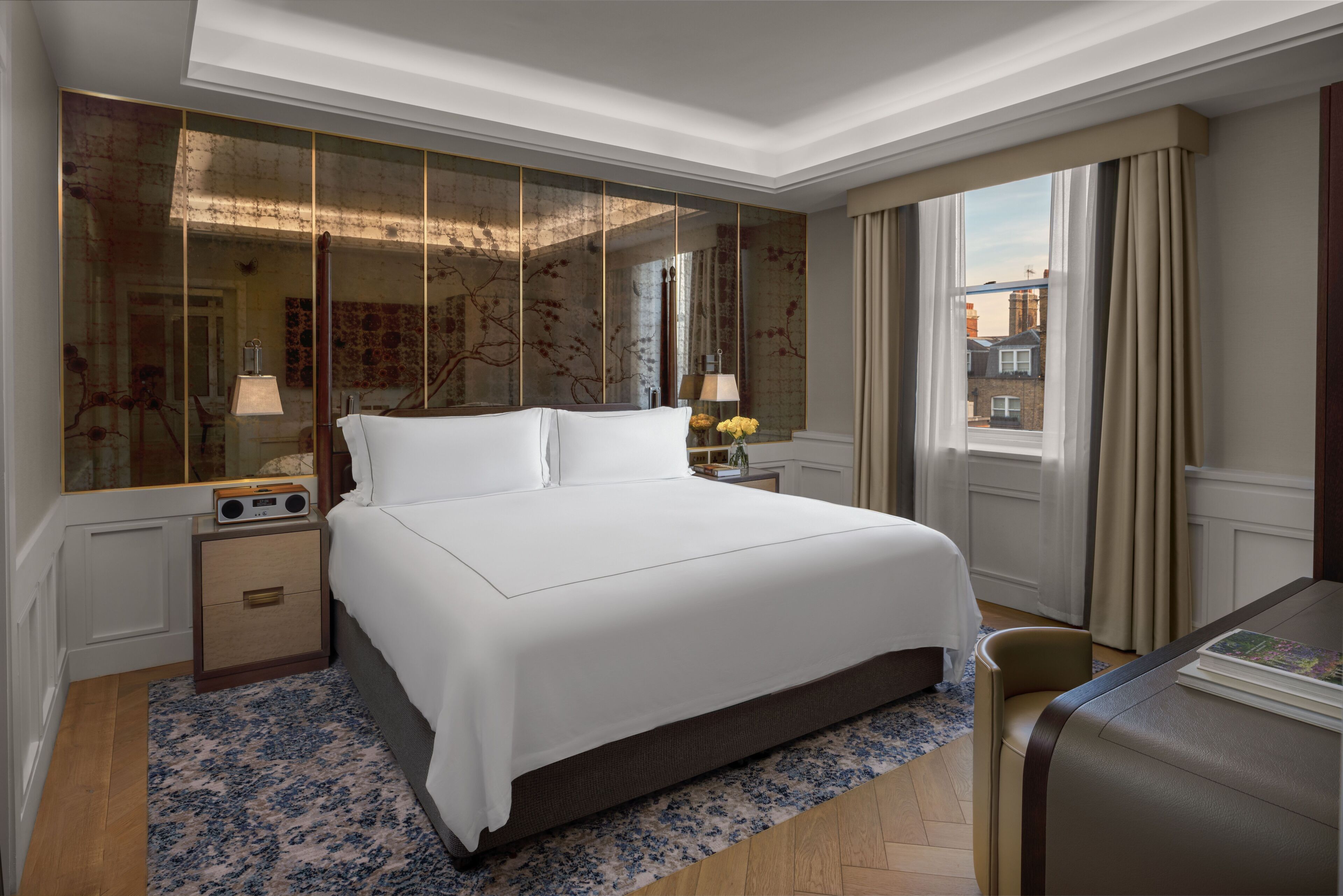 Suite (Mayfair) | In-room safe, desk, laptop workspace, blackout curtains