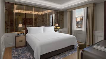 Suite (Mayfair) | In-room safe, desk, laptop workspace, blackout drapes