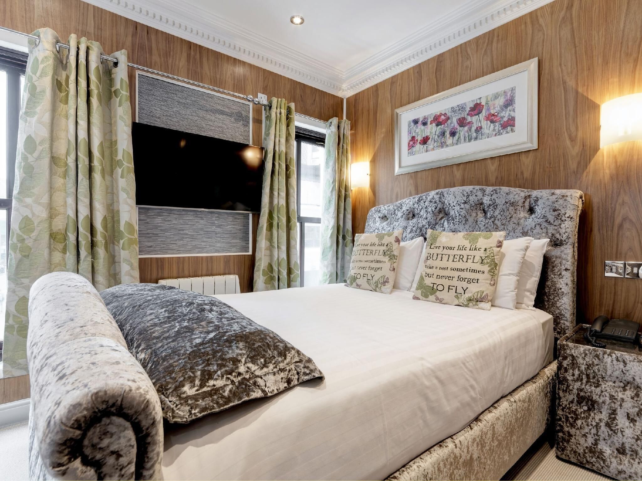 Iron/ironing board, free WiFi, bed sheets