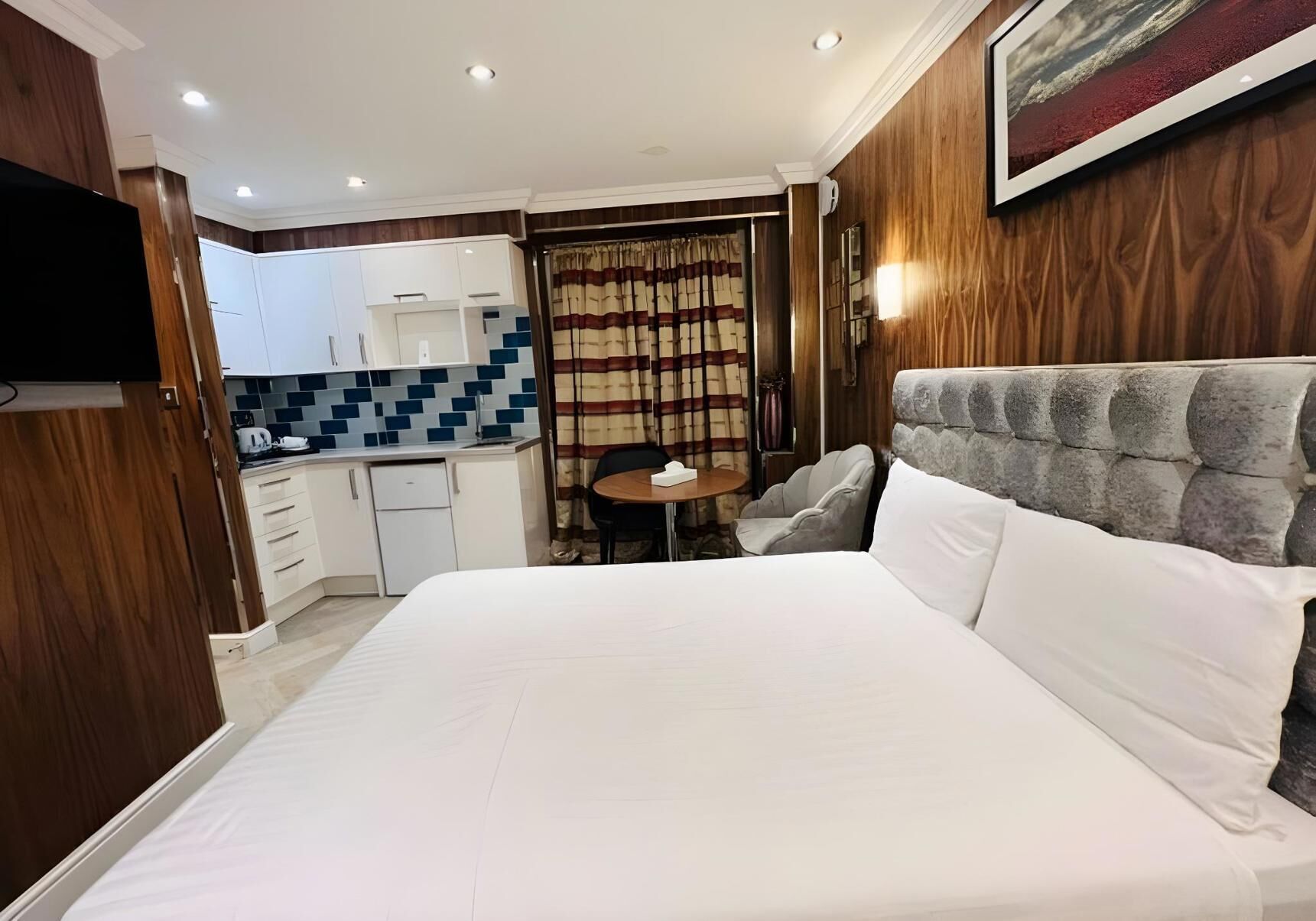Iron/ironing board, free WiFi, bed sheets