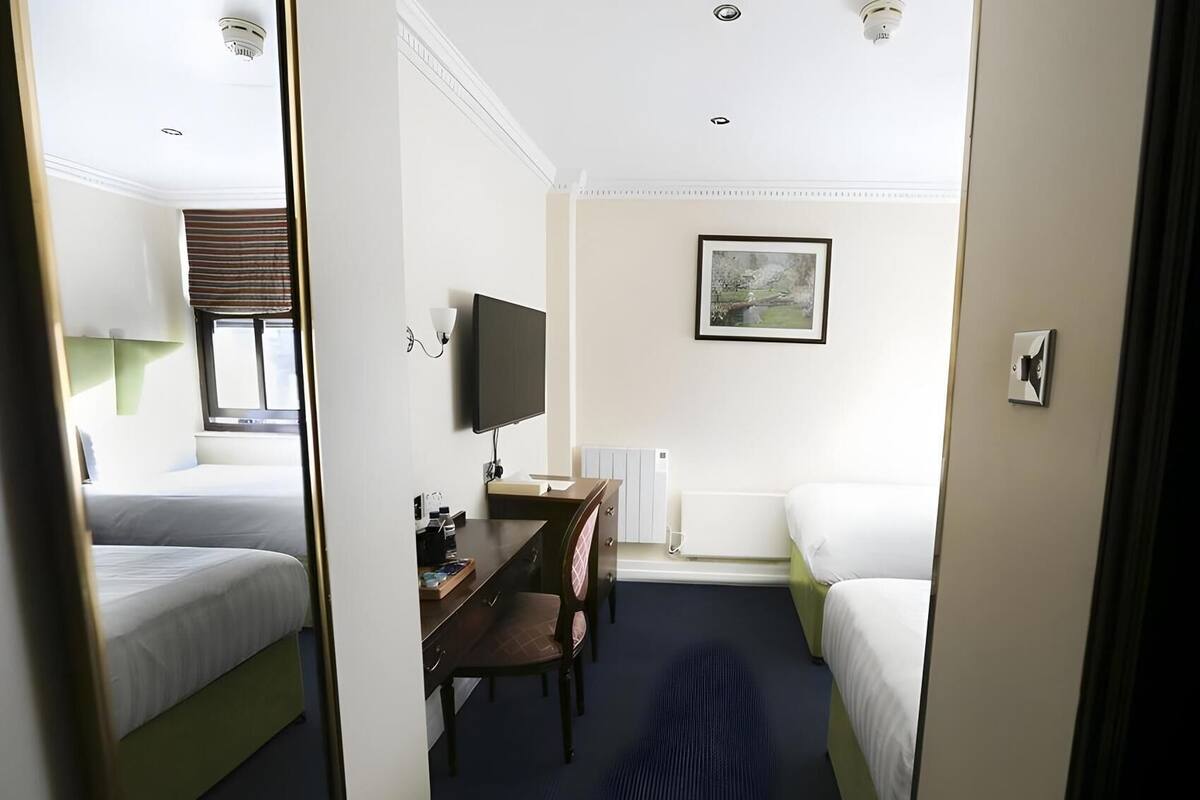Iron/ironing board, free WiFi, bed sheets