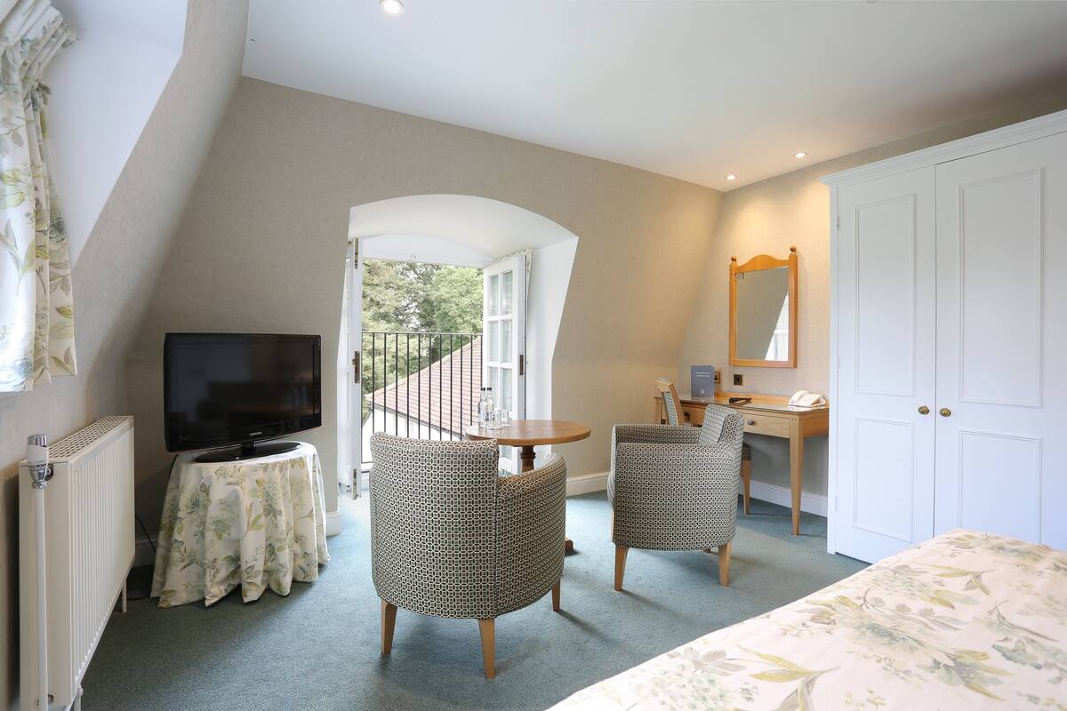 spacious double room (main house) | egyptian cotton sheets, premium bedding, in-room safe