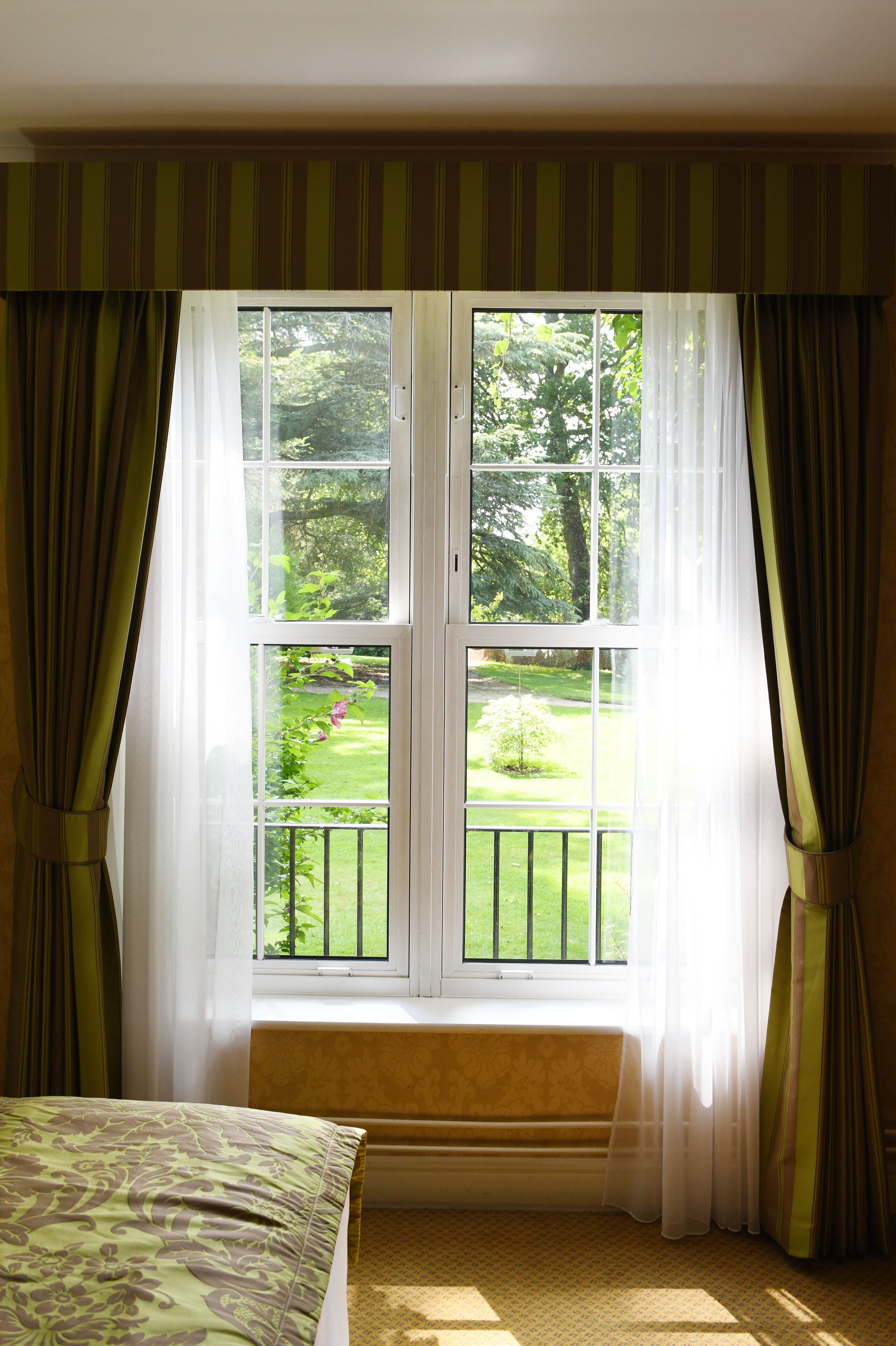 egyptian cotton sheets, premium bedding, in-room safe