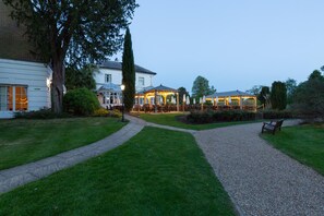 Frühstück, Mittagessen, internationale Küche, Blick auf den Garten
