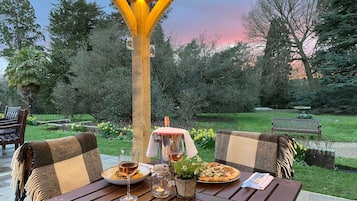 Frühstück, Mittagessen, internationale Küche, Blick auf den Garten