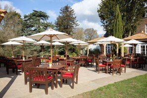 Frühstück, Mittagessen, internationale Küche, Blick auf den Garten