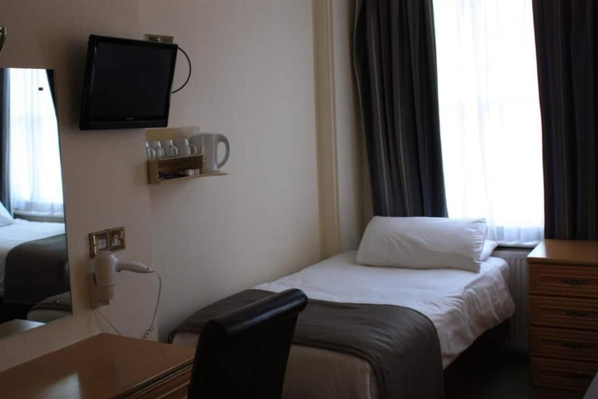 In-room safe, desk, WiFi (free), bed sheets