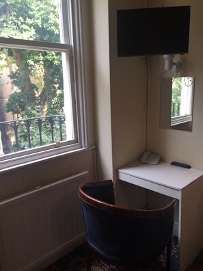 Iron/ironing board, bed sheets - Gresham Hotel Bloomsbury (London)