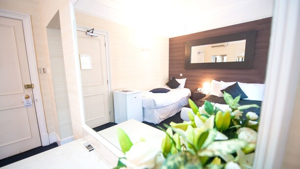 Executive Family Room | 1 bedroom, desk, iron/ironing board, WiFi (free) - 159 Knightsbridge (London)