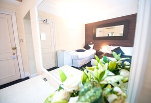 Executive Family Room | 1 bedroom, desk, iron/ironing board, free WiFi