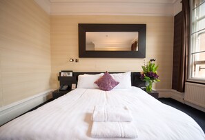 Deluxe Double Room | 1 bedroom, desk, iron/ironing board, free WiFi