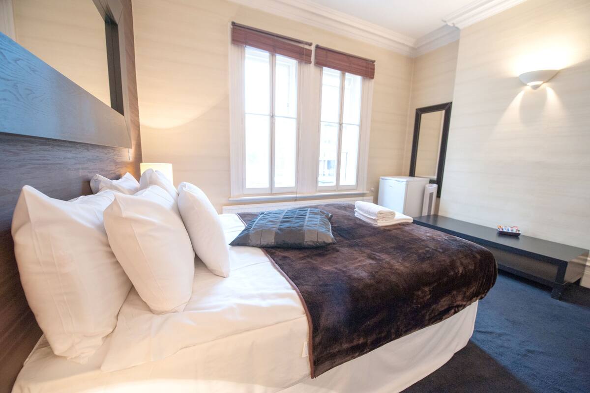 1 غرفة نوم ومكتب ومكواة/لوح كي وواي فاي مجانًا