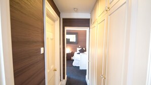 Executive Family Room | 1 bedroom, desk, iron/ironing board, WiFi (free) - 159 Knightsbridge (London)