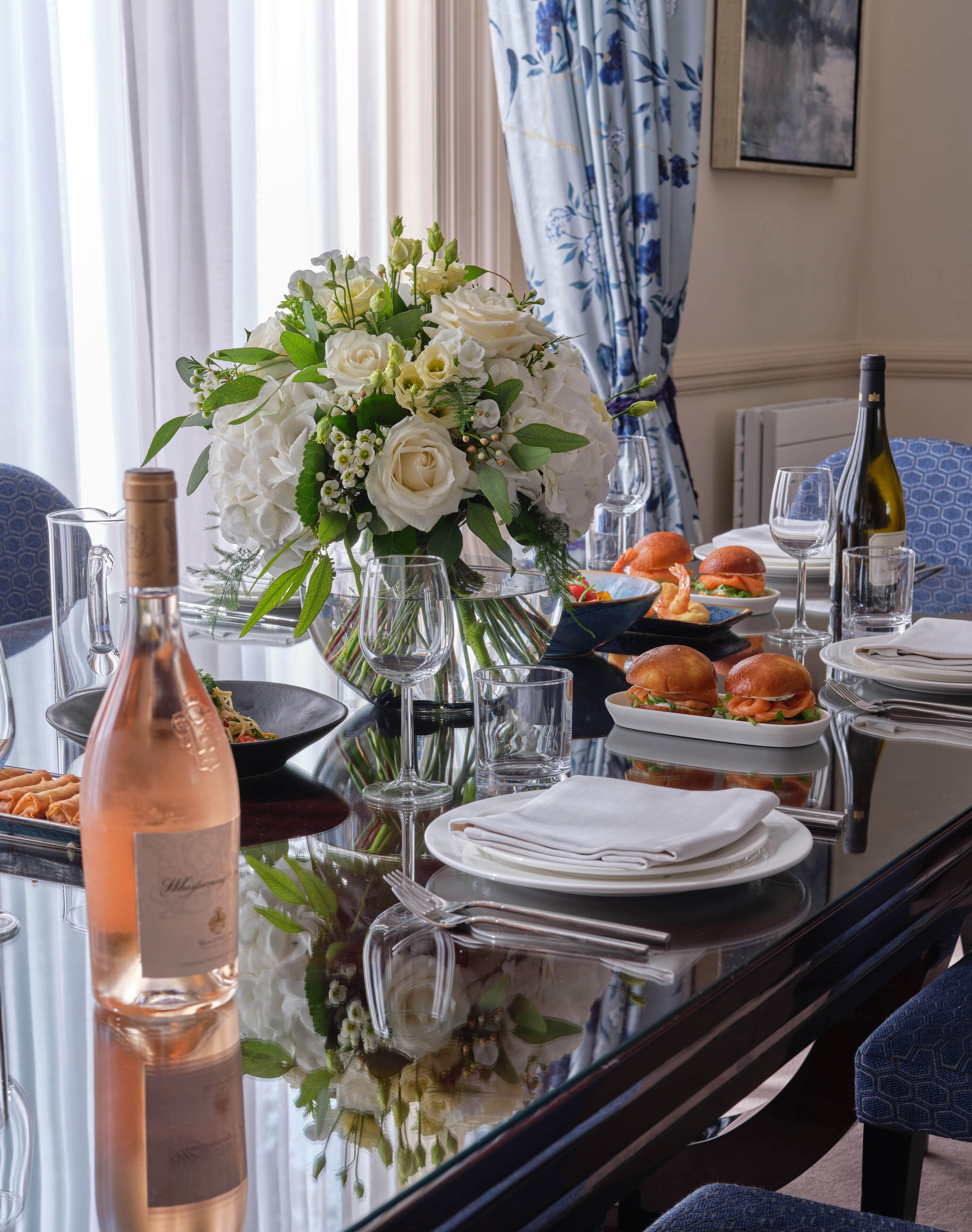 Large Two Bedroom Apartment | In-room dining