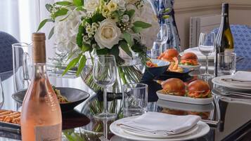 Leilighet – grand, 2 soverom | Spiseområde på rommet