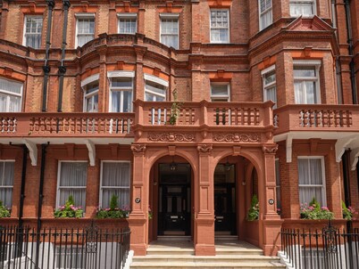 The Apartments by The Sloane Club