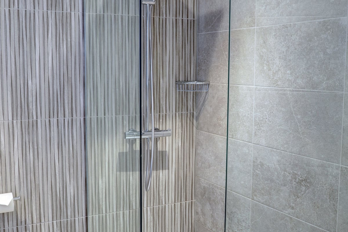 executive room, 1 double bed, non smoking | bathroom | shower, hair dryer, towels