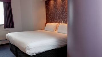 Deluxe Room, 1 Double Bed, Non Smoking | In-room safe, desk, iron/ironing board, free WiFi
