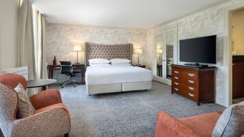 Junior Suite, 1 King Bed | Premium bedding, down comforters, pillowtop beds, desk