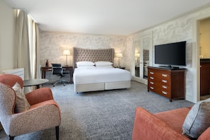 Junior Suite, 1 King Bed | Premium bedding, down comforters, pillowtop beds, desk