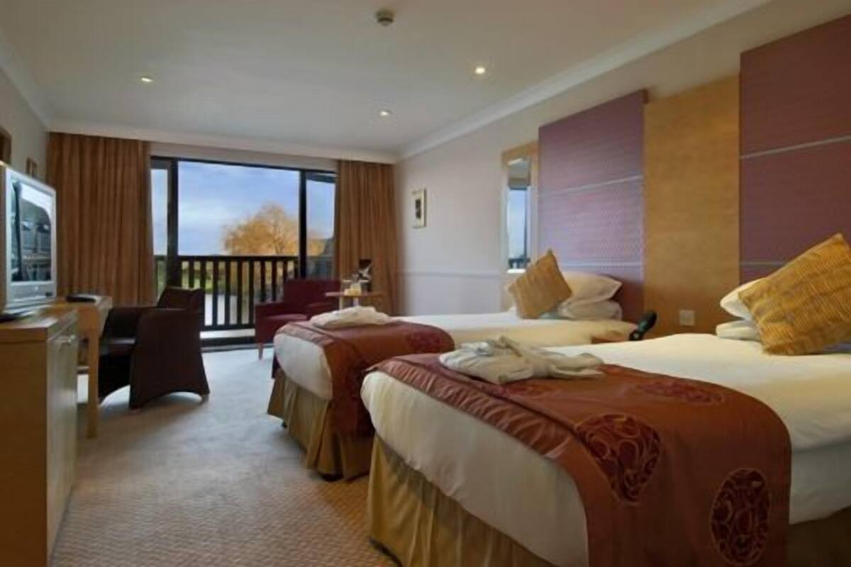 Standard Twin Room | Desk, iron/ironing board, cribs (free), rollaway beds (surcharge)