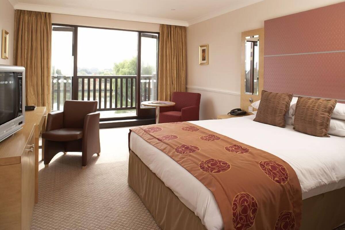 Standard Double Room | Desk, iron/ironing board, cribs (free), rollaway beds (surcharge)