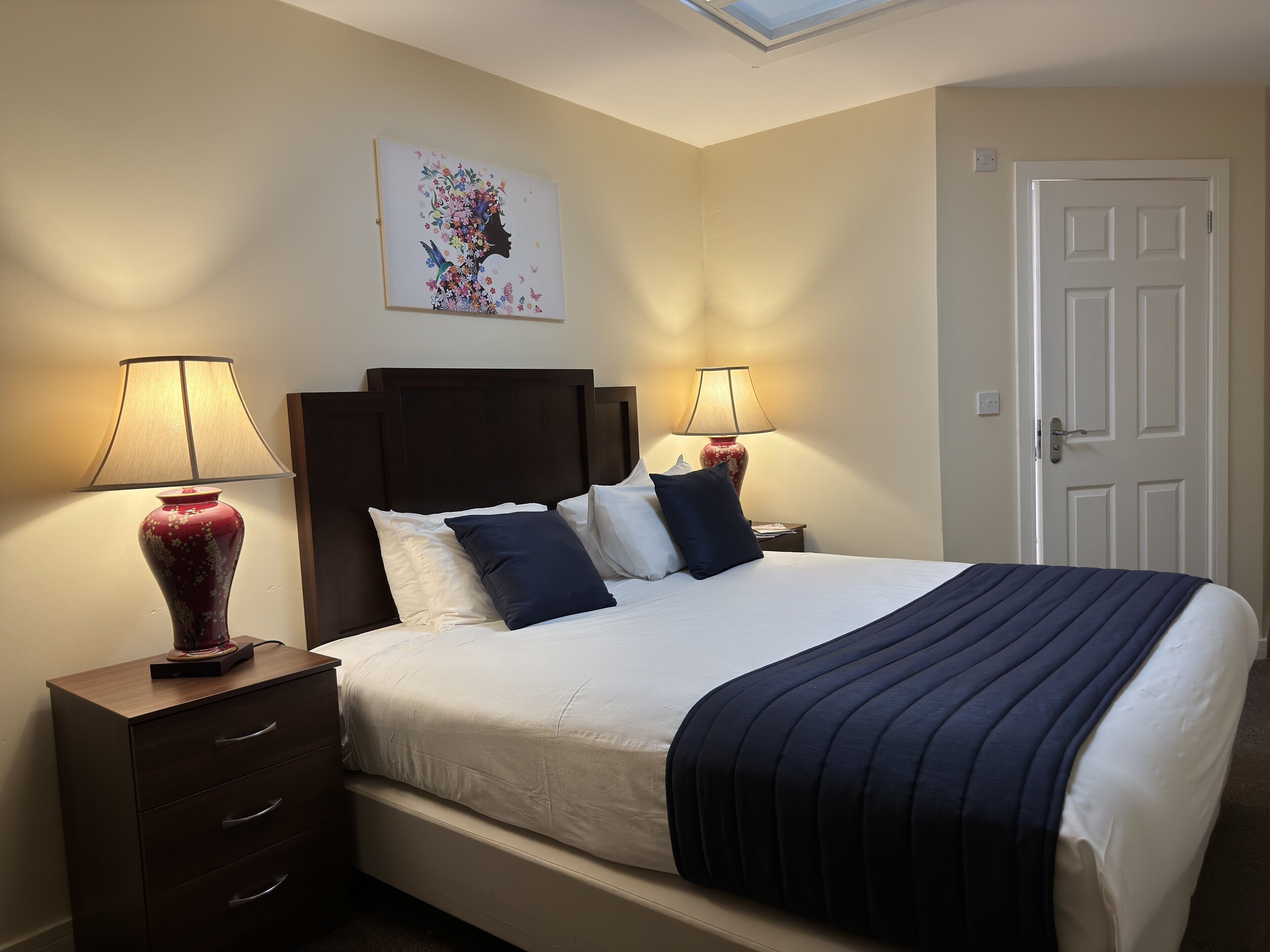 Premium bedding, iron/ironing board, free WiFi, bed sheets
