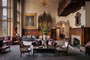 Lobby lounge - Nutfield Priory Hotel And Spa (Redhill)