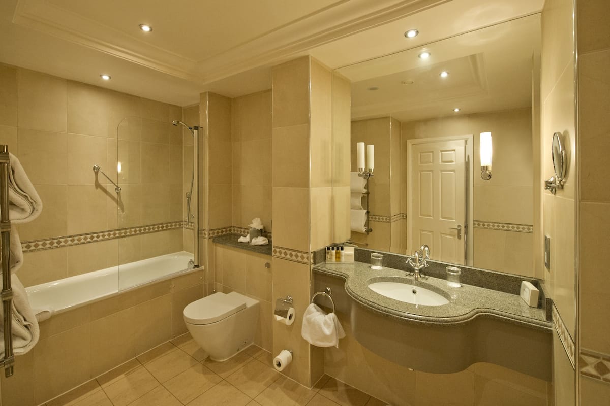 studio suite | bathroom | free toiletries, hair dryer, bathrobes, towels