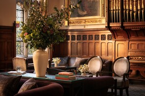 Lobby lounge - Nutfield Priory Hotel And Spa (Redhill)