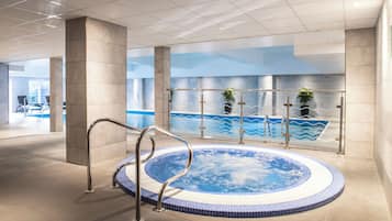 Indoor spa tub