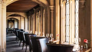 2 Restaurants; Mittagessen und Abendessen werden serviert