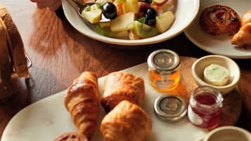 Daily full breakfast for a fee