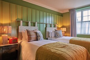 Chambre Deluxe | Literie de qualité supérieure, coffres-forts dans les chambres, bureau