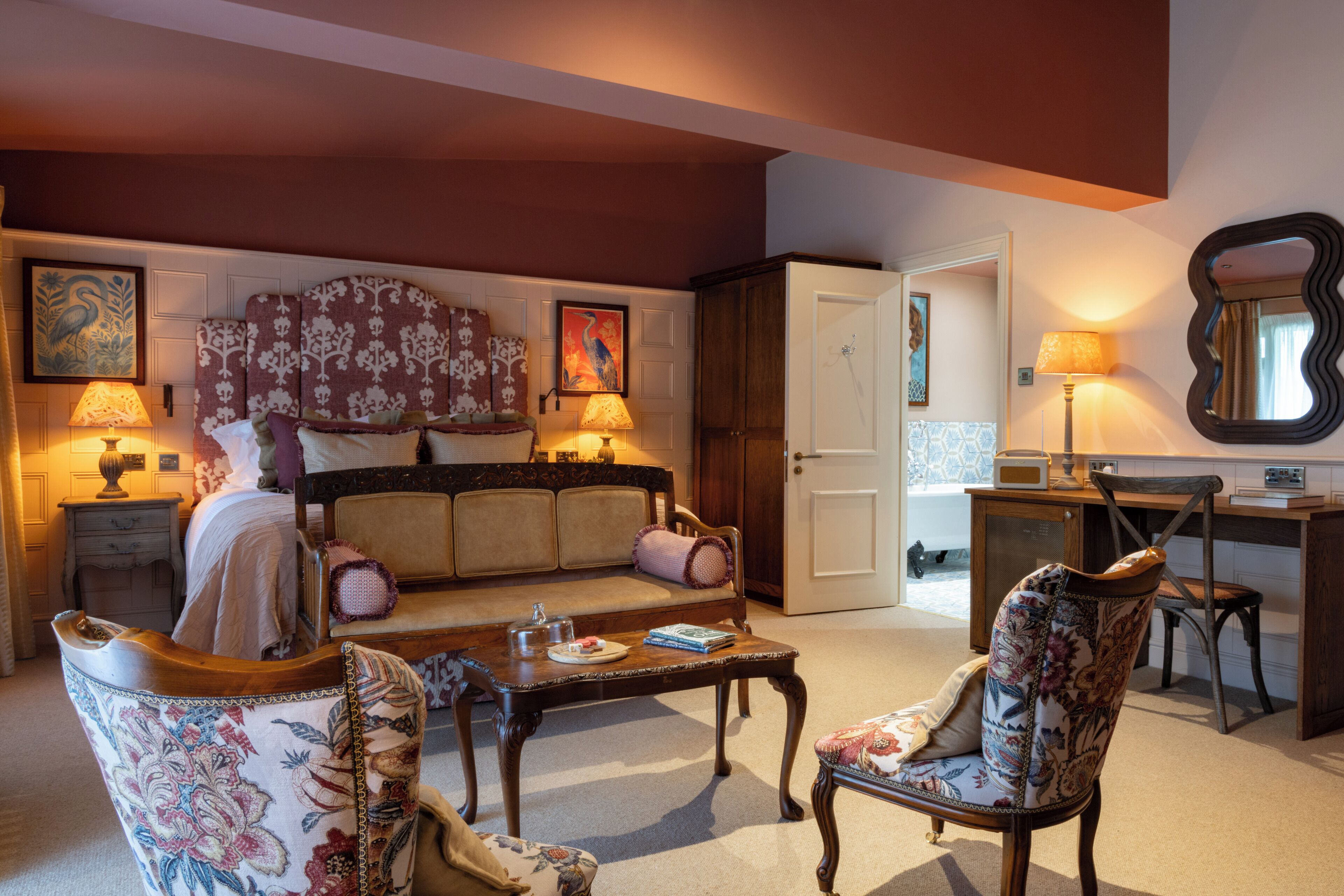 Habitación Elite | Ropa de cama de alta calidad y caja de seguridad en la habitación 