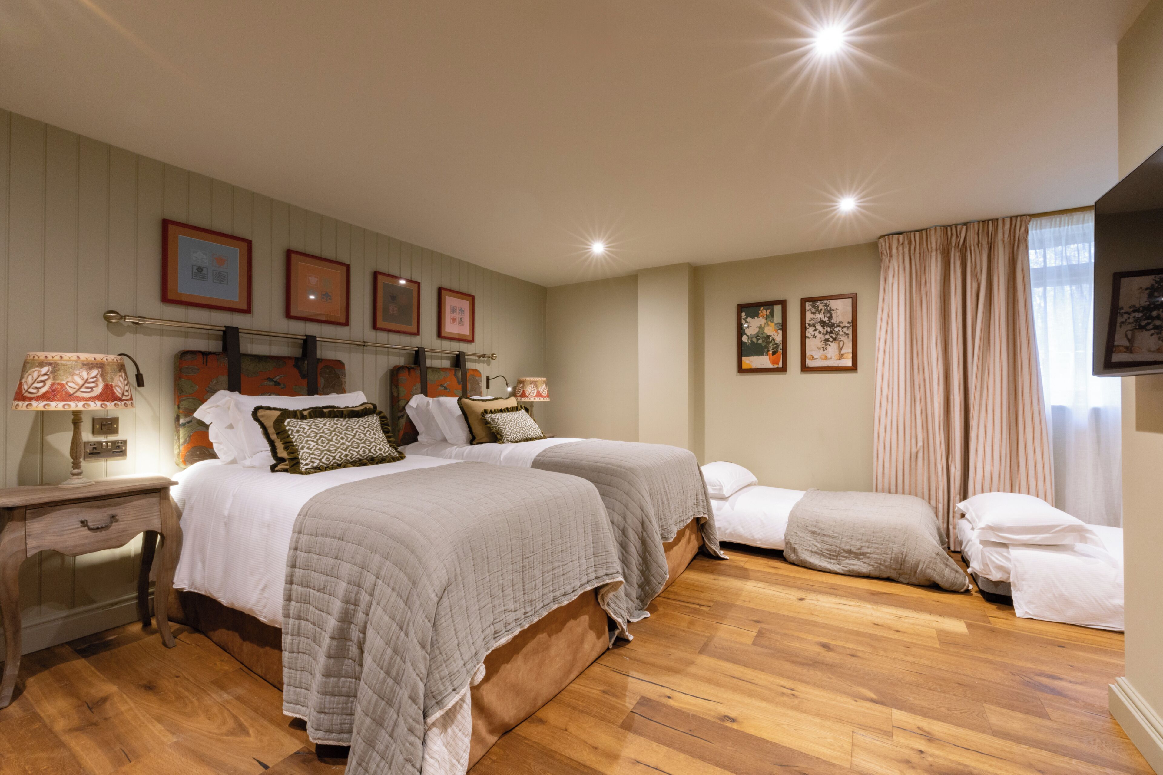 Camera Exclusive | Biancheria da letto di alta qualità, una cassaforte in camera